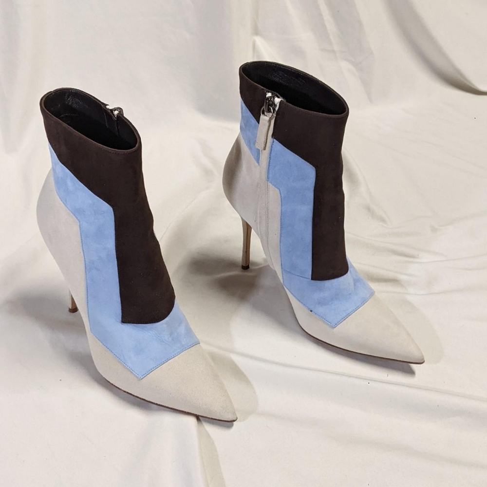 Manolo Blahnik - Picture 2 of 8